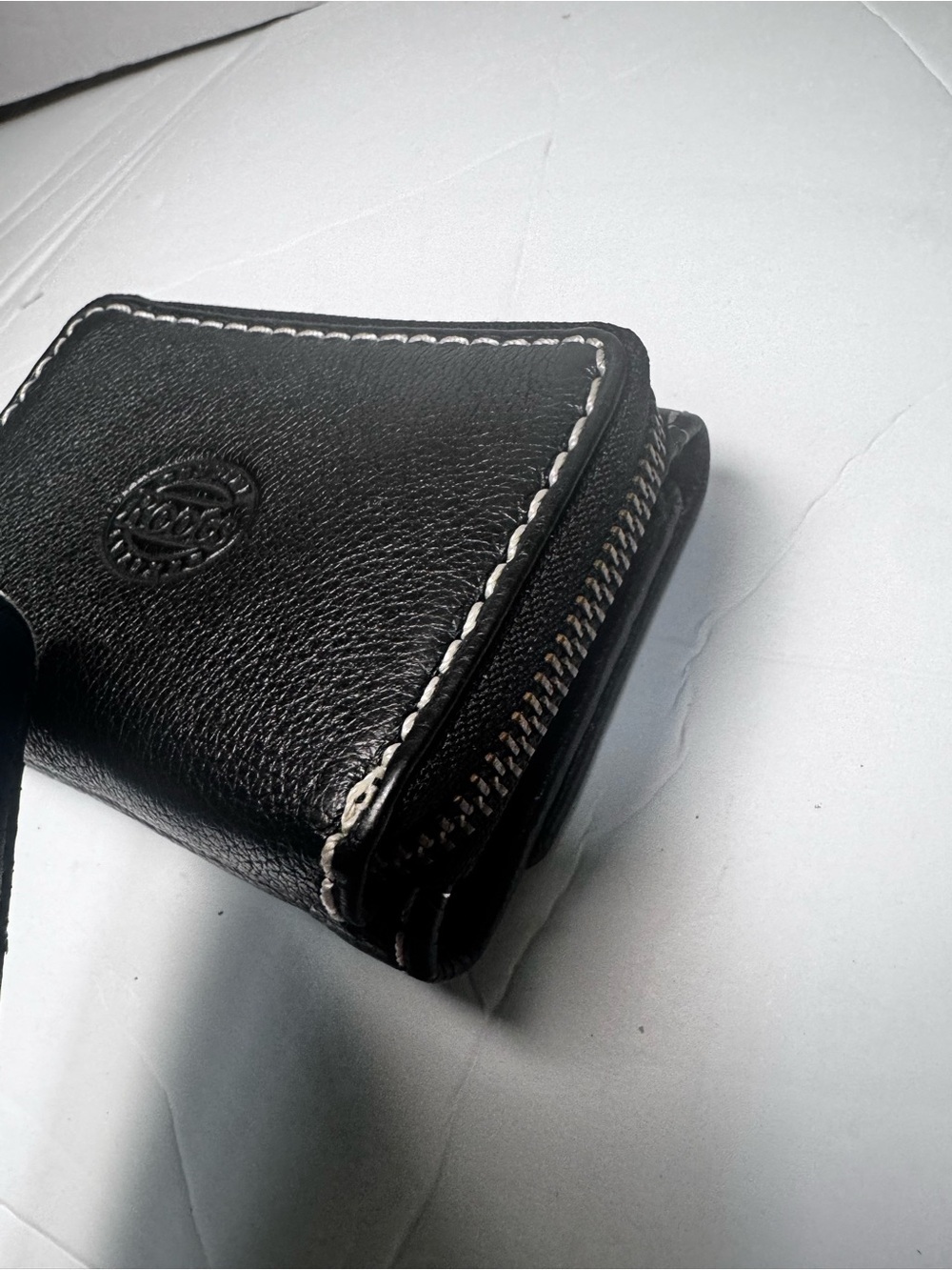 Roots Black Leather Trifold Wallet White Stitch Zip Coin Pocket Organizer Case - Picture 9 of 15